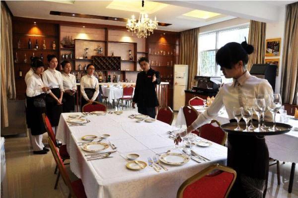 酒店管理專業(yè)讀研，餐飲服務(wù)方向性價比幾何？